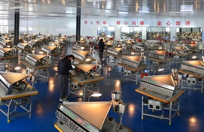 瞒不住了!黄仁勋来华抢货?国产新材料面世美日慌了连夜建厂(图7)